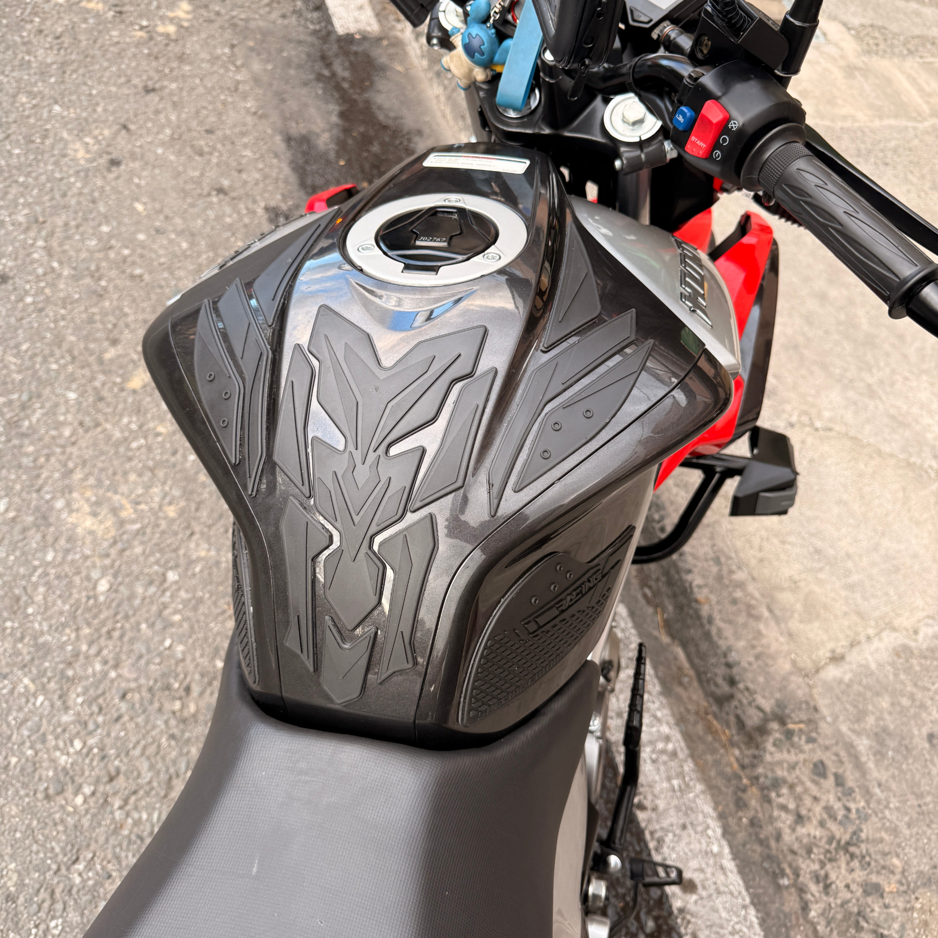 STOMPGRIPS - PROTECTORES DE TANQUE SPECIAL EDITION UNIVERSAL - SUZUKI DR 150 - HONDA NX 190 - HERO HUNK 125R