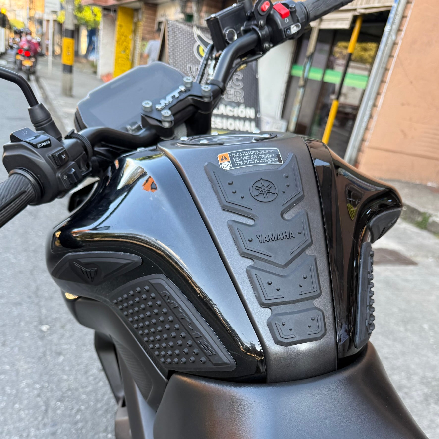 STOMPGRIPS - PROTECTORES DE TANQUE 3D YAMAHA MT-15 (COMPLETO)