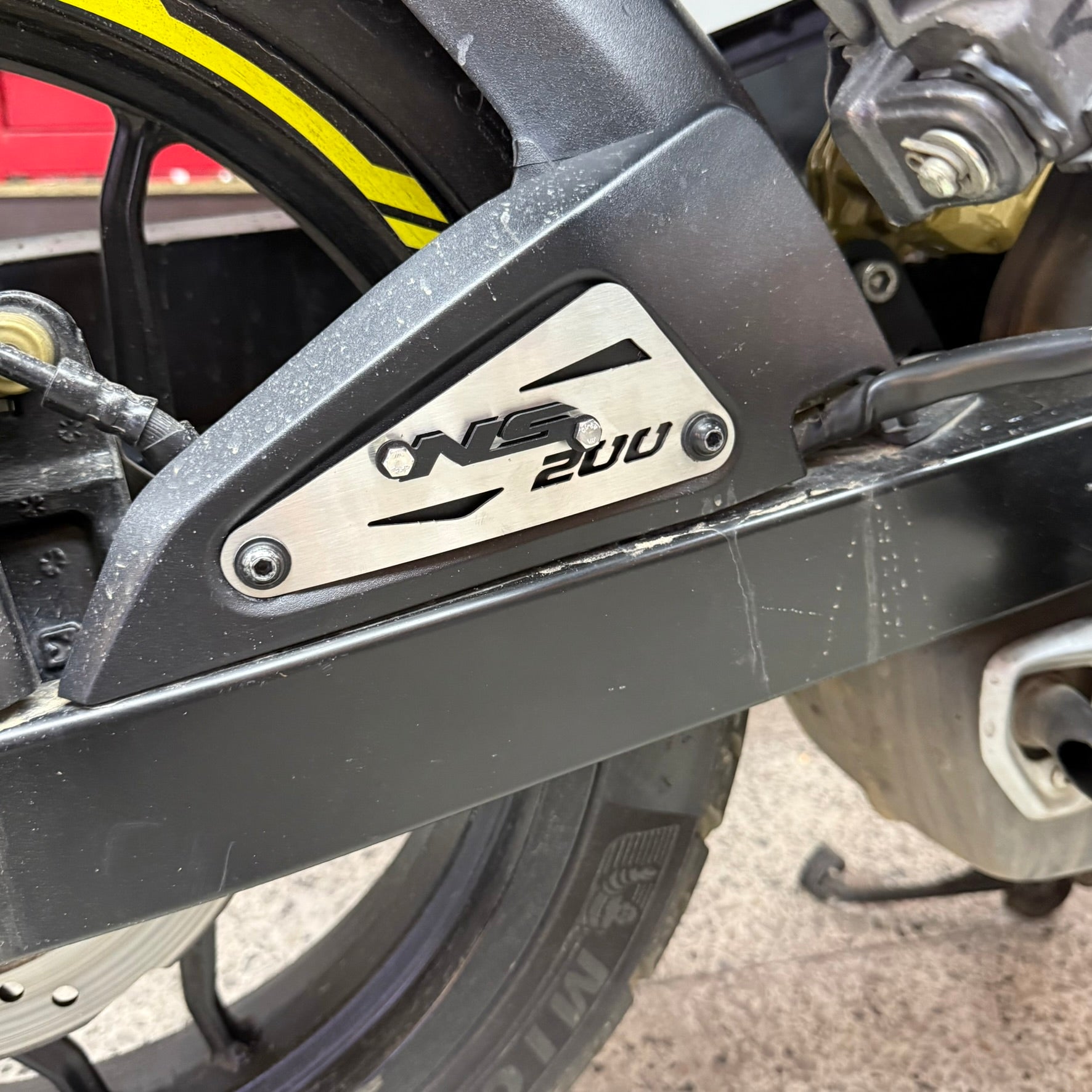 LUJO GUARDABARRO LATERAL EN ACERO BAJAJ PULSAR NS 200