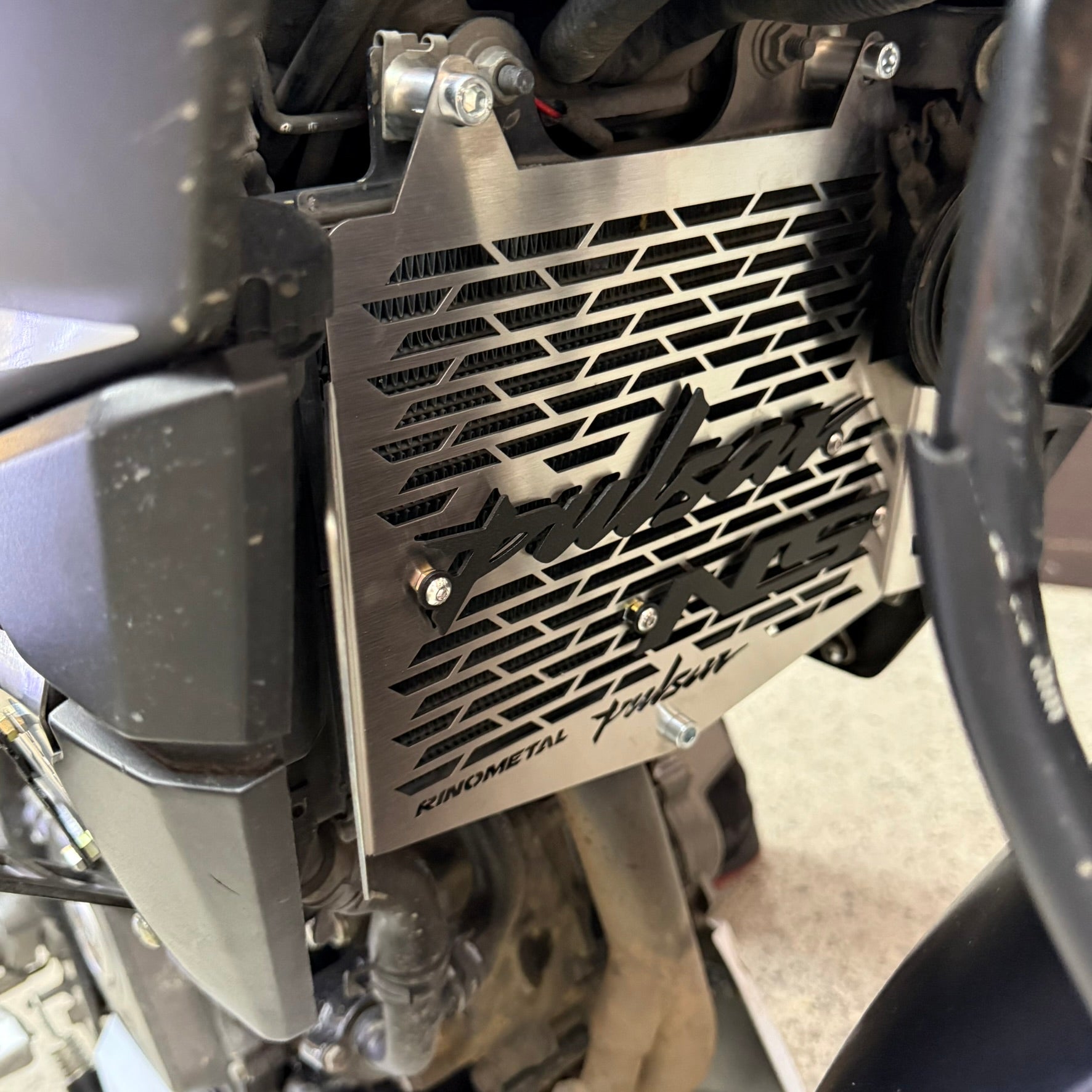 PROTECTOR DE RADIADOR EN ACERO BAJAJ PULSAR NS 200