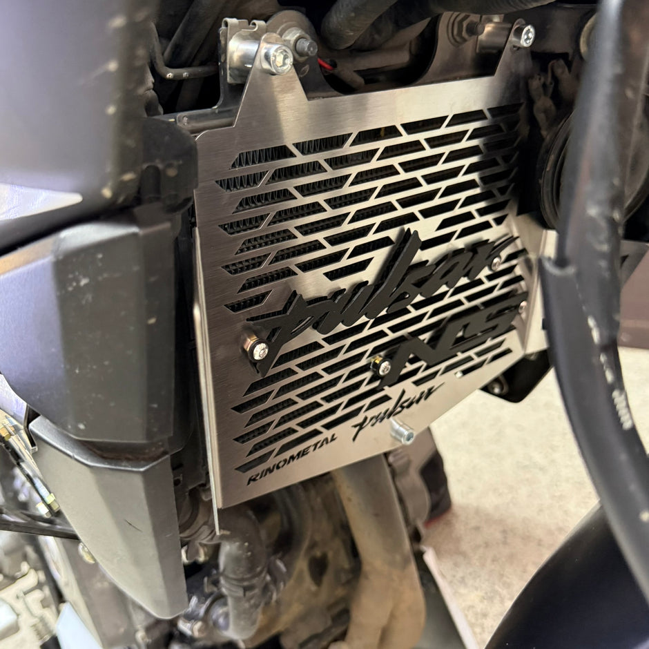 PROTECTOR DE RADIADOR EN ACERO BAJAJ PULSAR NS 200