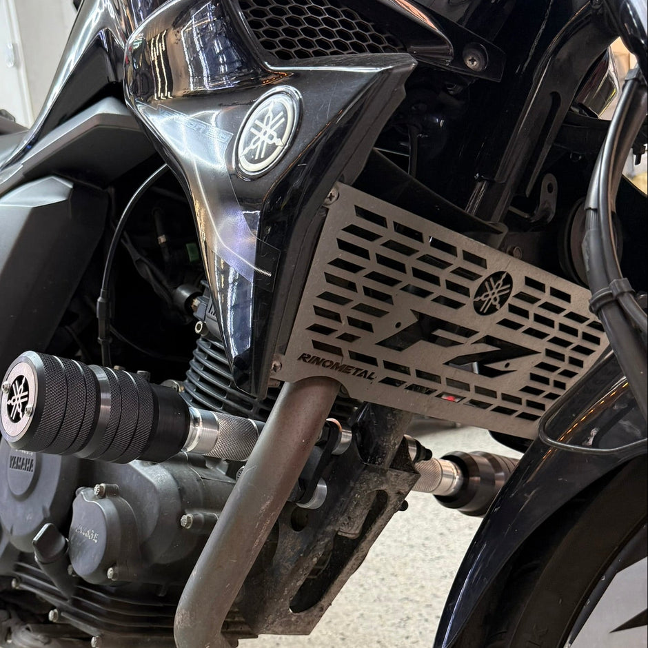 LUJO PROTECTOR DE RADIADOR EN ACERO YAMAHA FZ 2.0