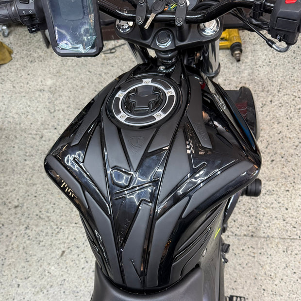 STOMPGRIPS - PROTECTORES DE TANQUE LUXUS PROTECT SUZUKI GIXXER 150 FI - GIXXER 250 FI - GIXXER 150 SF - GIXXER 250 SF