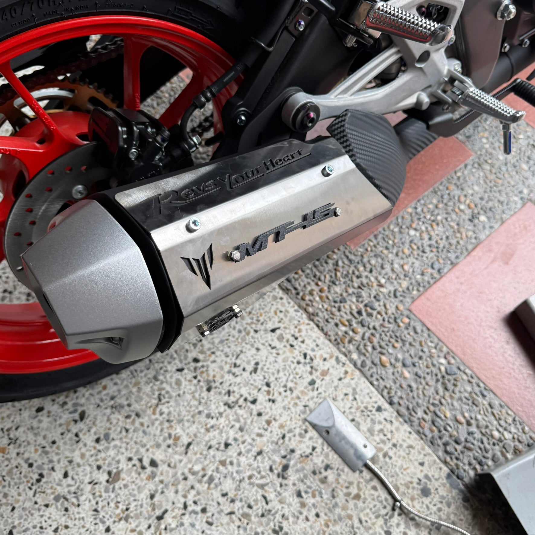 PROTECTOR DE EXOSTO EN ACERO YAMAHA MT-15