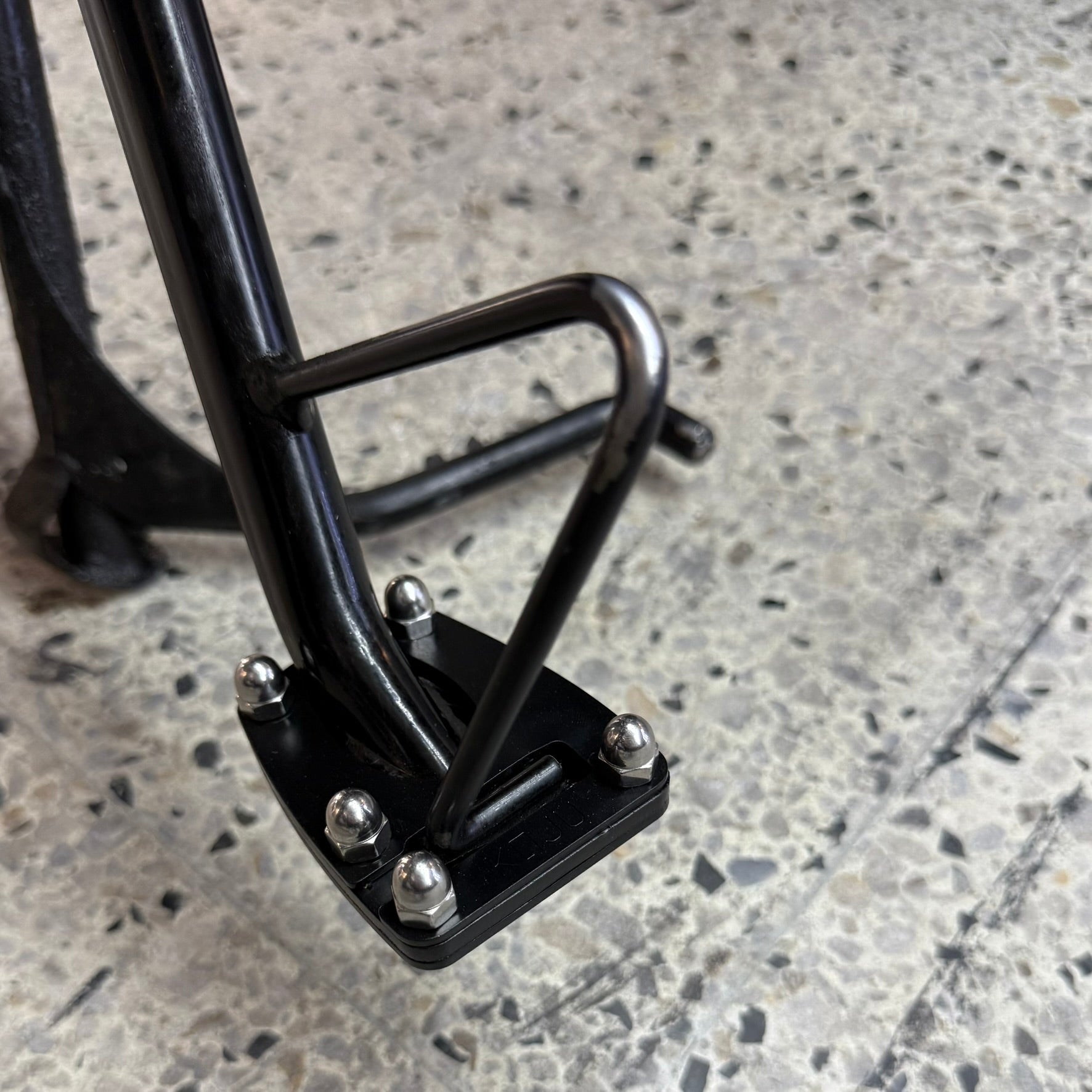 SOPORTE DE PATA - CHANCLA HERO XPULSE 200