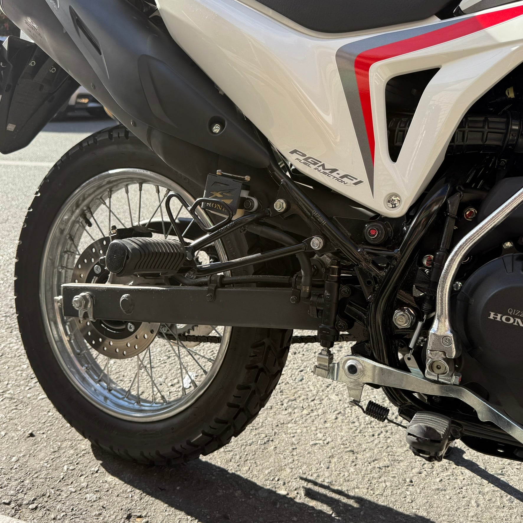 PROTECTOR DE BOMBA O DEPOSITO DE LIQUIDO DE FRENO TRASERO EN ACERO HONDA XR 190L ABS 2.0 - HONDA XRE 190 - HONDA CB190R 2.0 2025 - HONDA CB300F