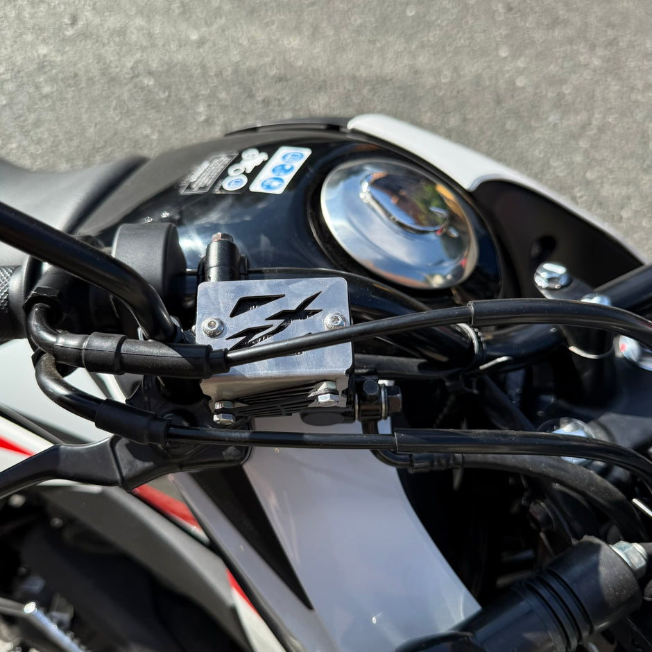 PROTECTOR DE BOMBA O DEPOSITO DE LIQUIDO DE FRENO DELANTERO EN ACERO HONDA XRE 190 - XRE 300 / ABS