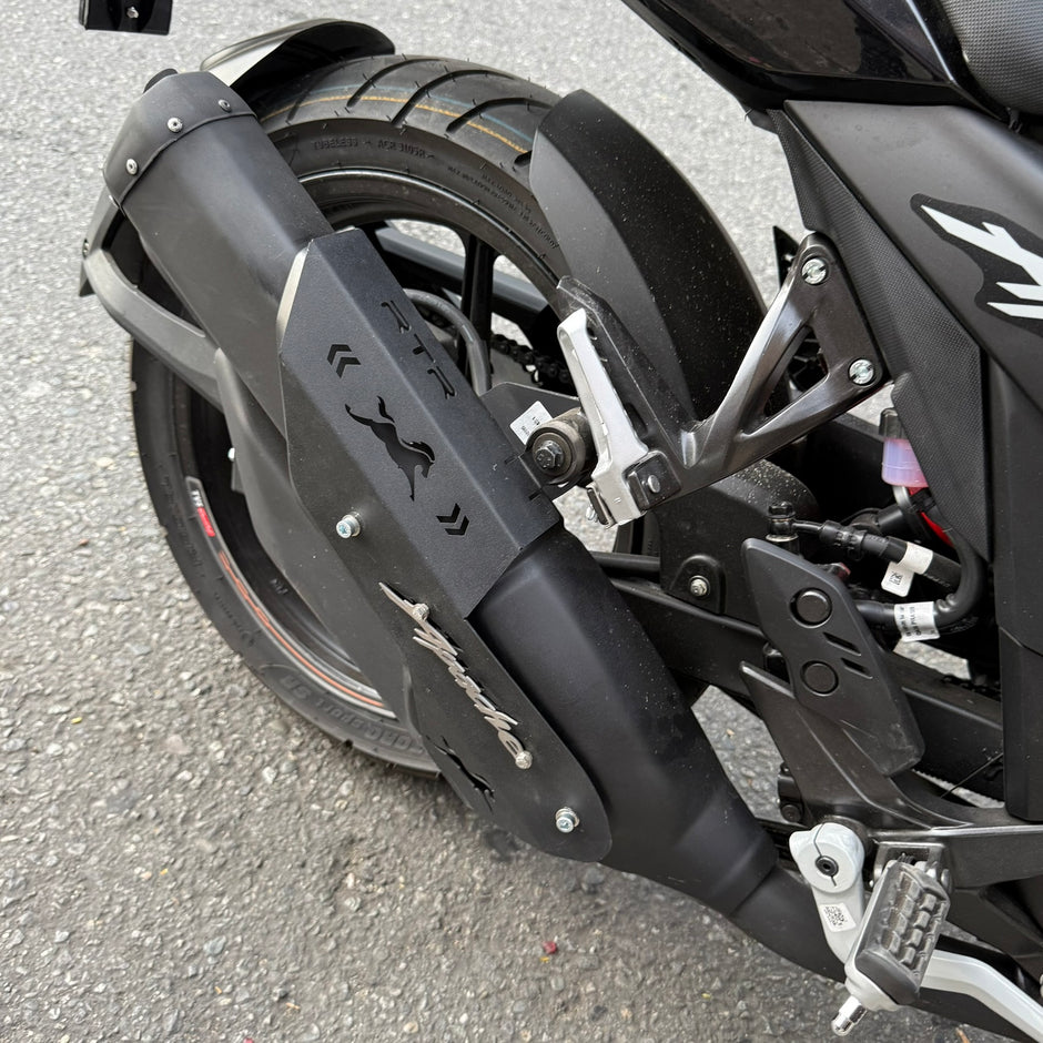 PROTECTOR DE EXOSTO EN ACERO TVS APACHE 160/200 4V GRANDE