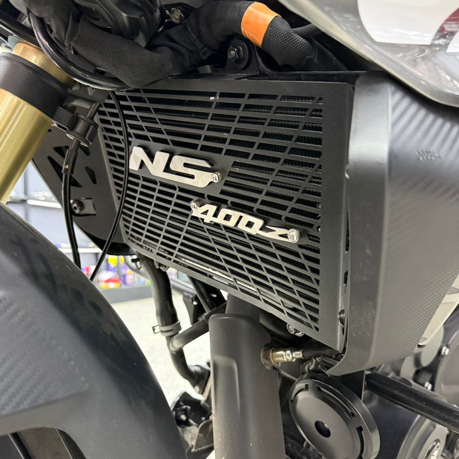 PROTECTOR DE RADIADOR EN ACERO BAJAJ PULSAR NS400Z