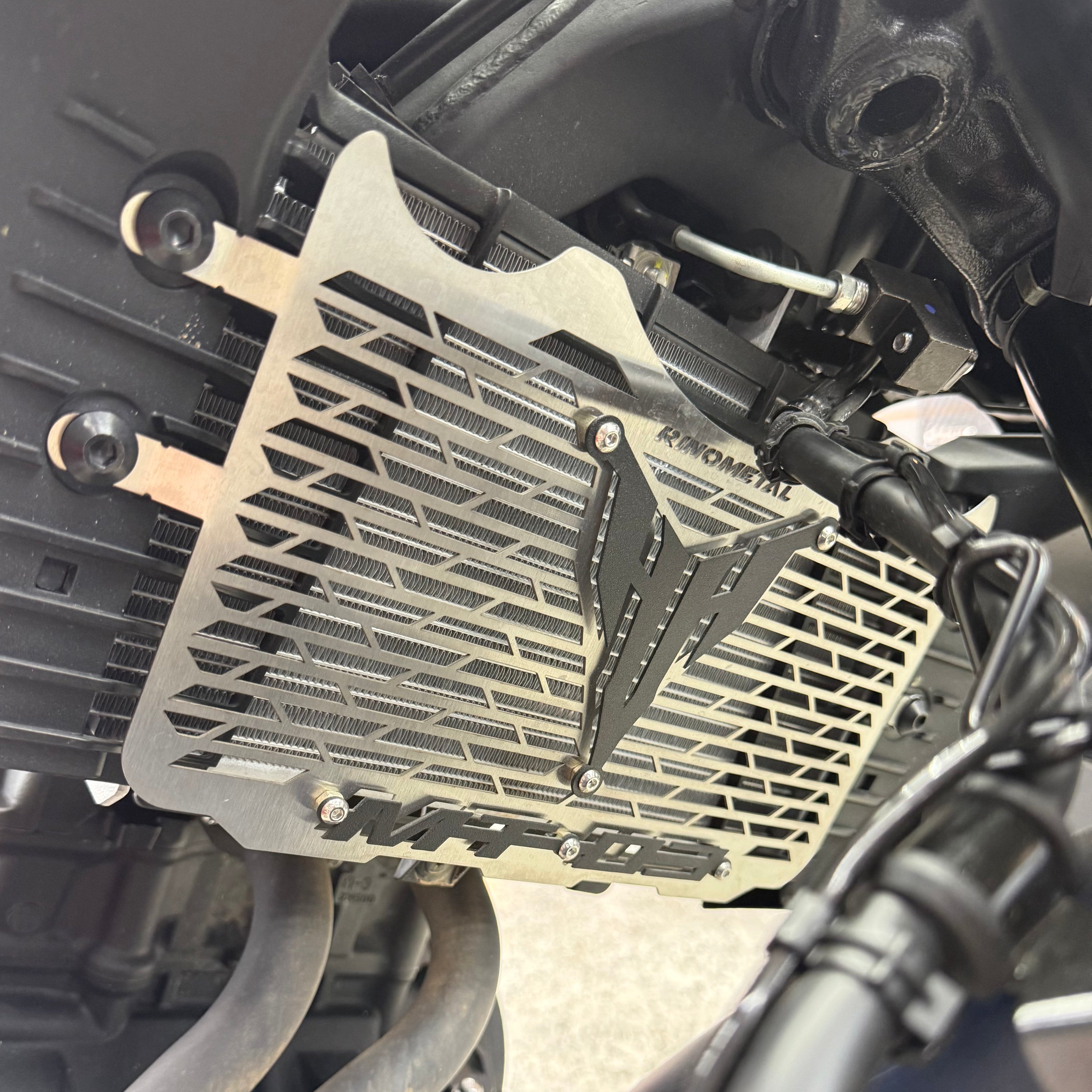 PROTECTOR DE RADIADOR EN ACERO YAMAHA MT-03