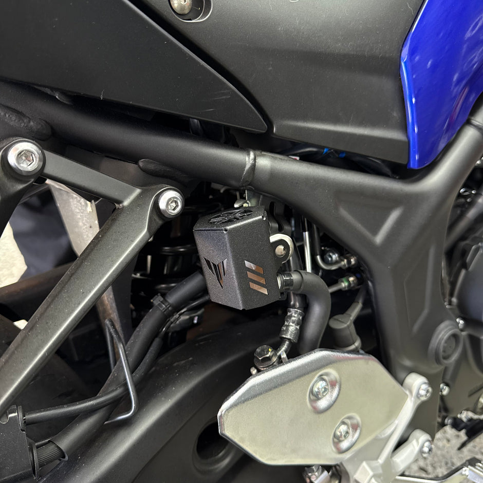 PROTECTOR DE BOMBA O DEPOSITO DE LIQUIDO DE FRENO TRASERO EN ACERO YAMAHA MT-03 - YAMAHA MT-07