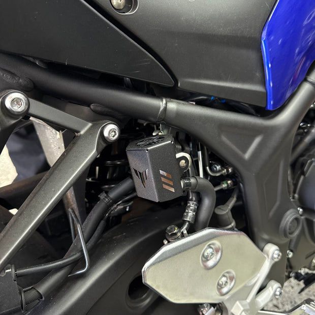 PROTECTOR DE BOMBA O DEPOSITO DE LIQUIDO DE FRENO TRASERO EN ACERO YAMAHA MT-03 - YAMAHA MT-07