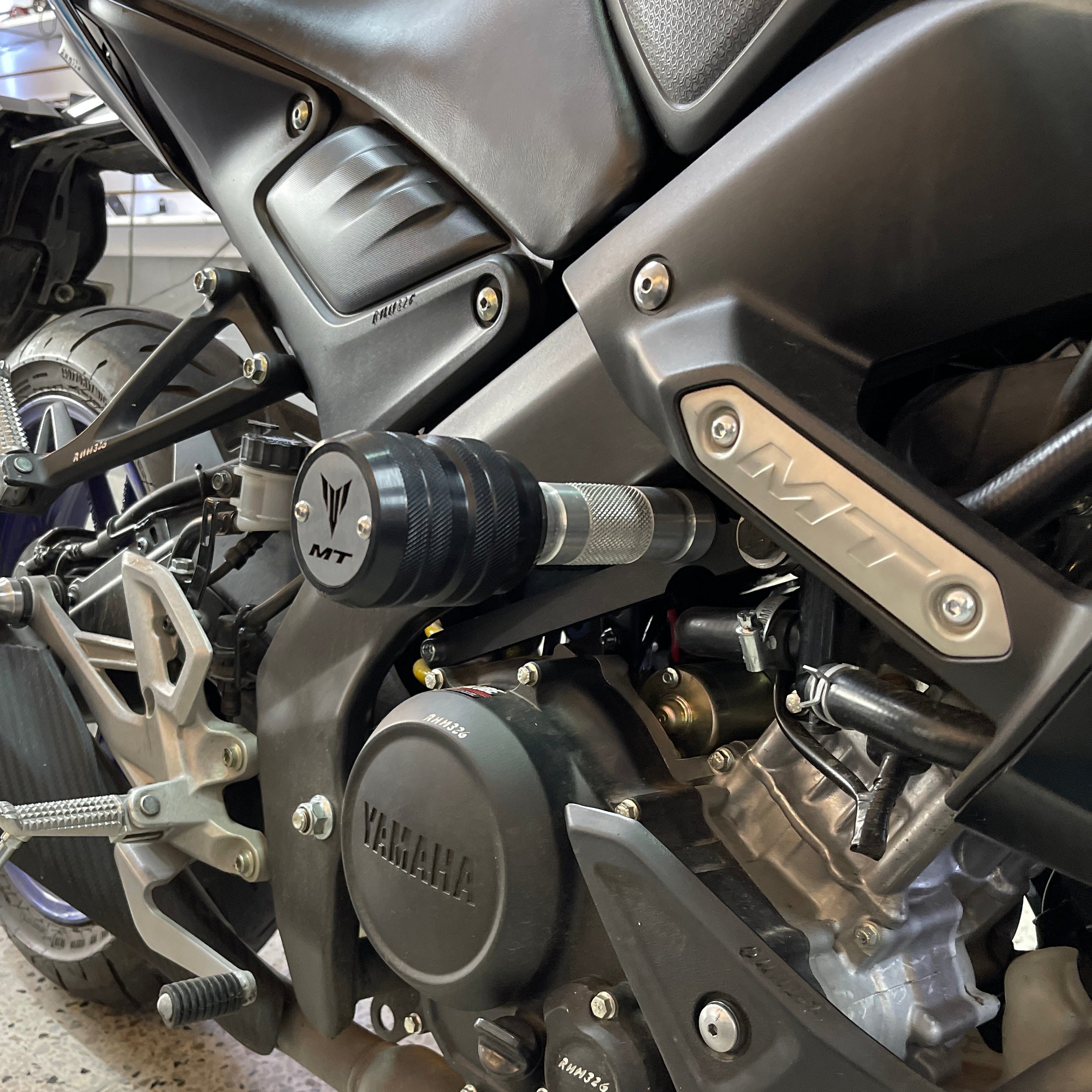 SLIDERS DE ALTO IMPACTO YAMAHA MT-15