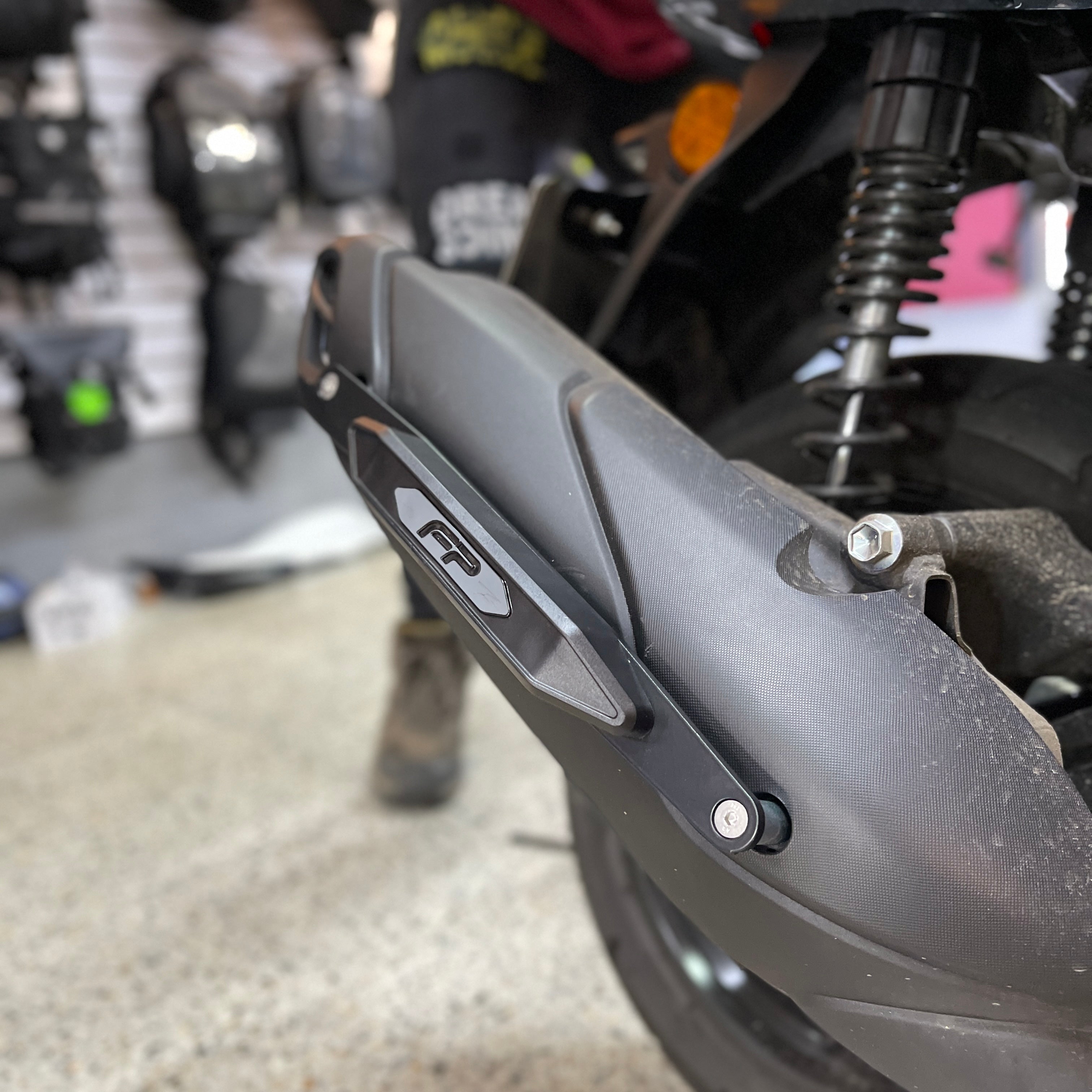 SLIDER MOFLE EXOSTO FP FLOOR BOARD YAMAHA NMAX CONNECTED - NMAX V3 - YAMAHA AEROX 155