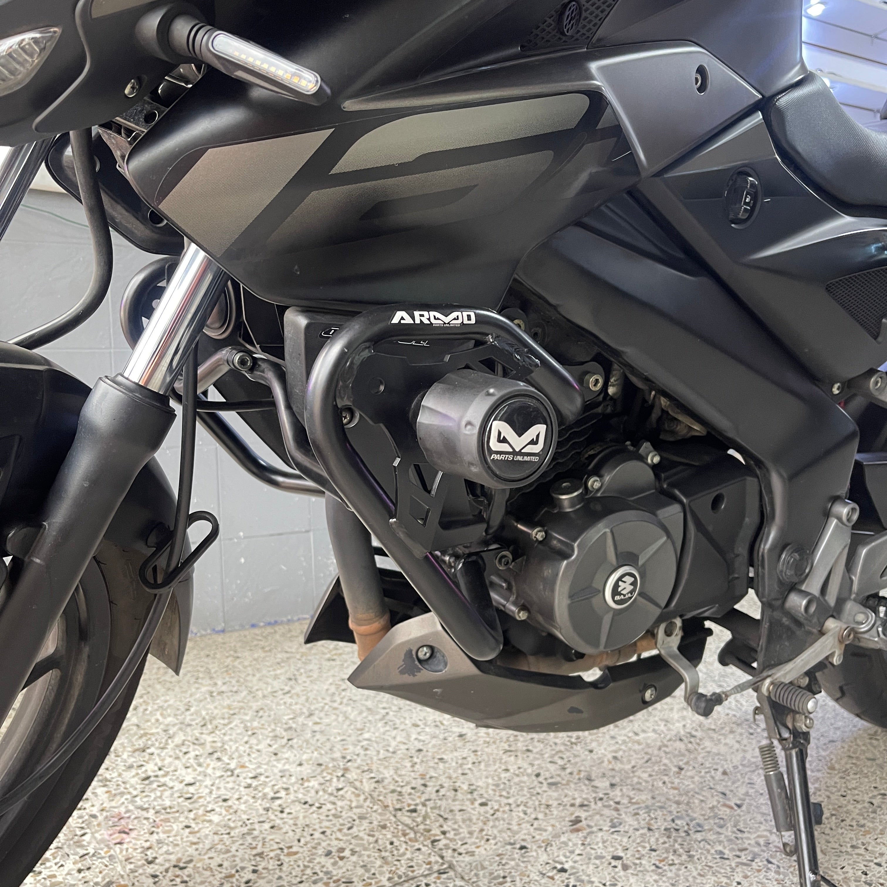 BARRA DE PROTECCIÓN CON SLIDER ARMO PULSAR NS 160