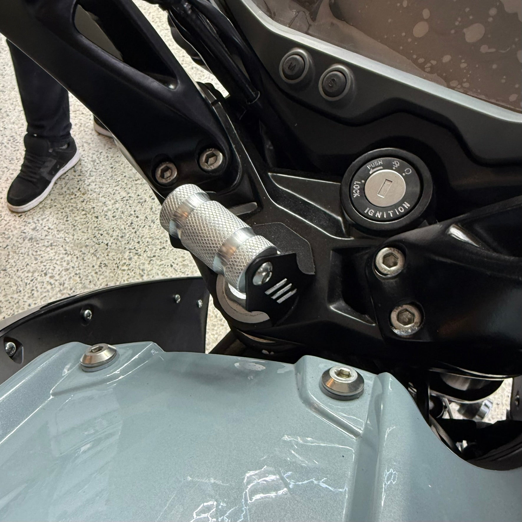 SOPORTE CENTRAL EN ACERO PARA HOLDER O GPS