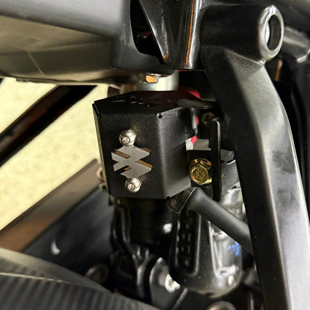 PROTECTOR DE BOMBA O DEPOSITO DE LIQUIDO DE FRENO TRASERO EN ACERO BAJAJ PULSAR NS 200