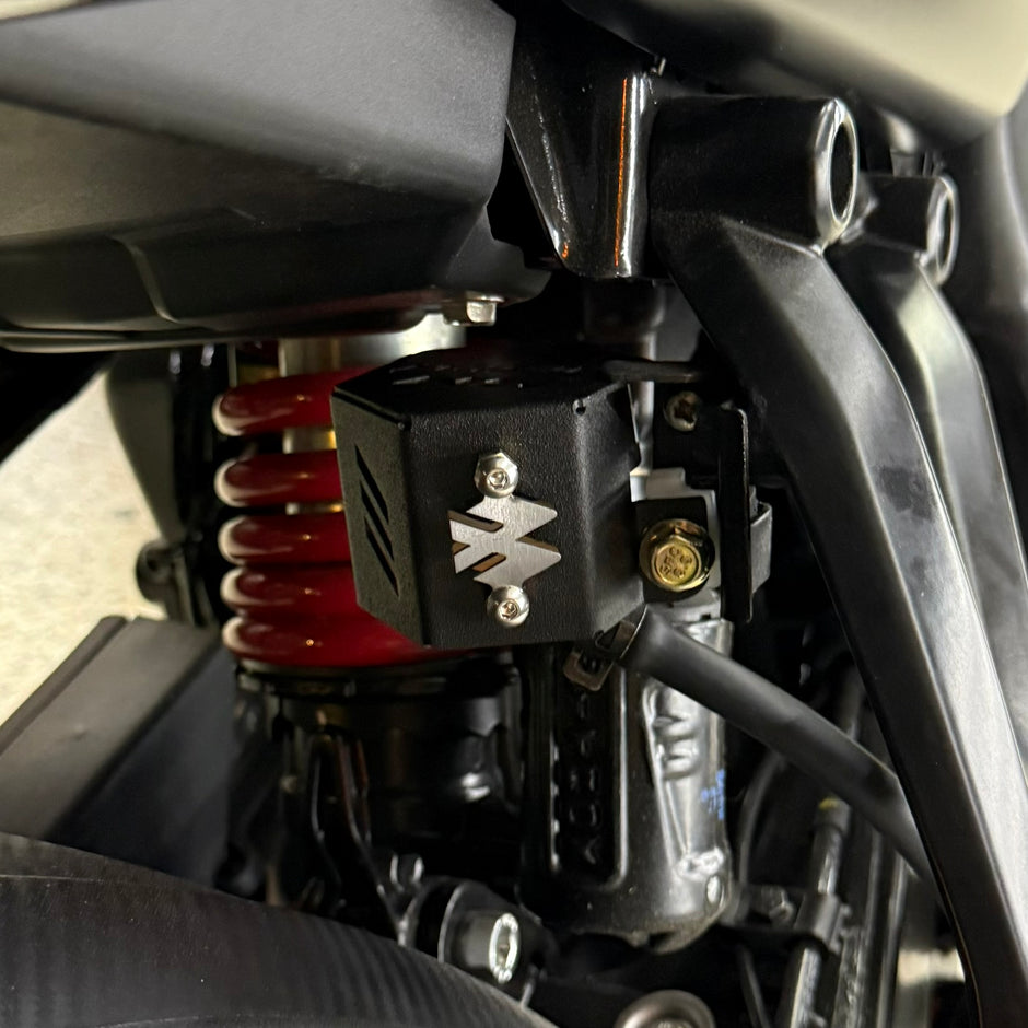 PROTECTOR DE BOMBA O DEPOSITO DE LIQUIDO DE FRENO TRASERO EN ACERO BAJAJ PULSAR NS 200