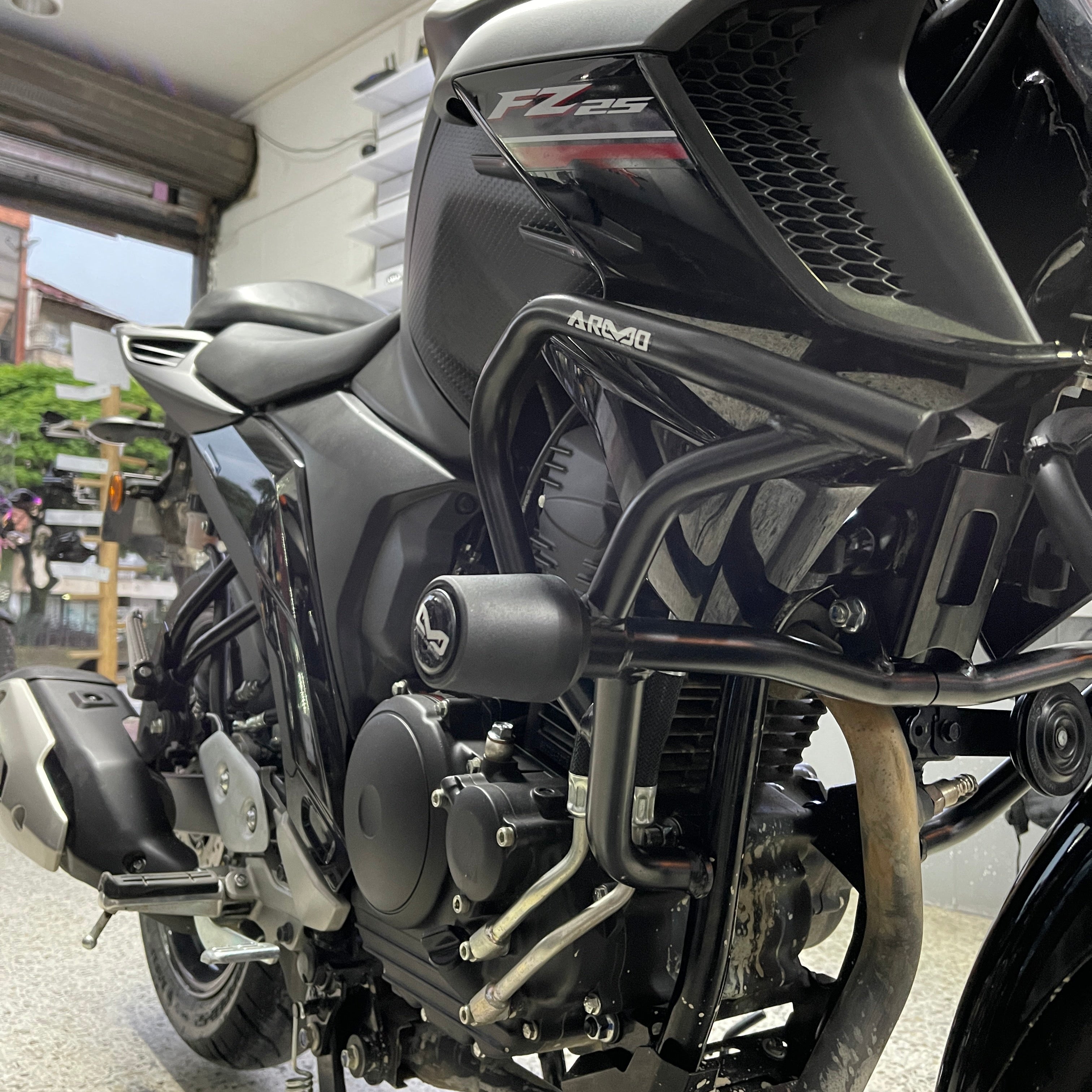 BARRA DE PROTECCIÓN CON SLIDER ARMO YAMAHA FZ25