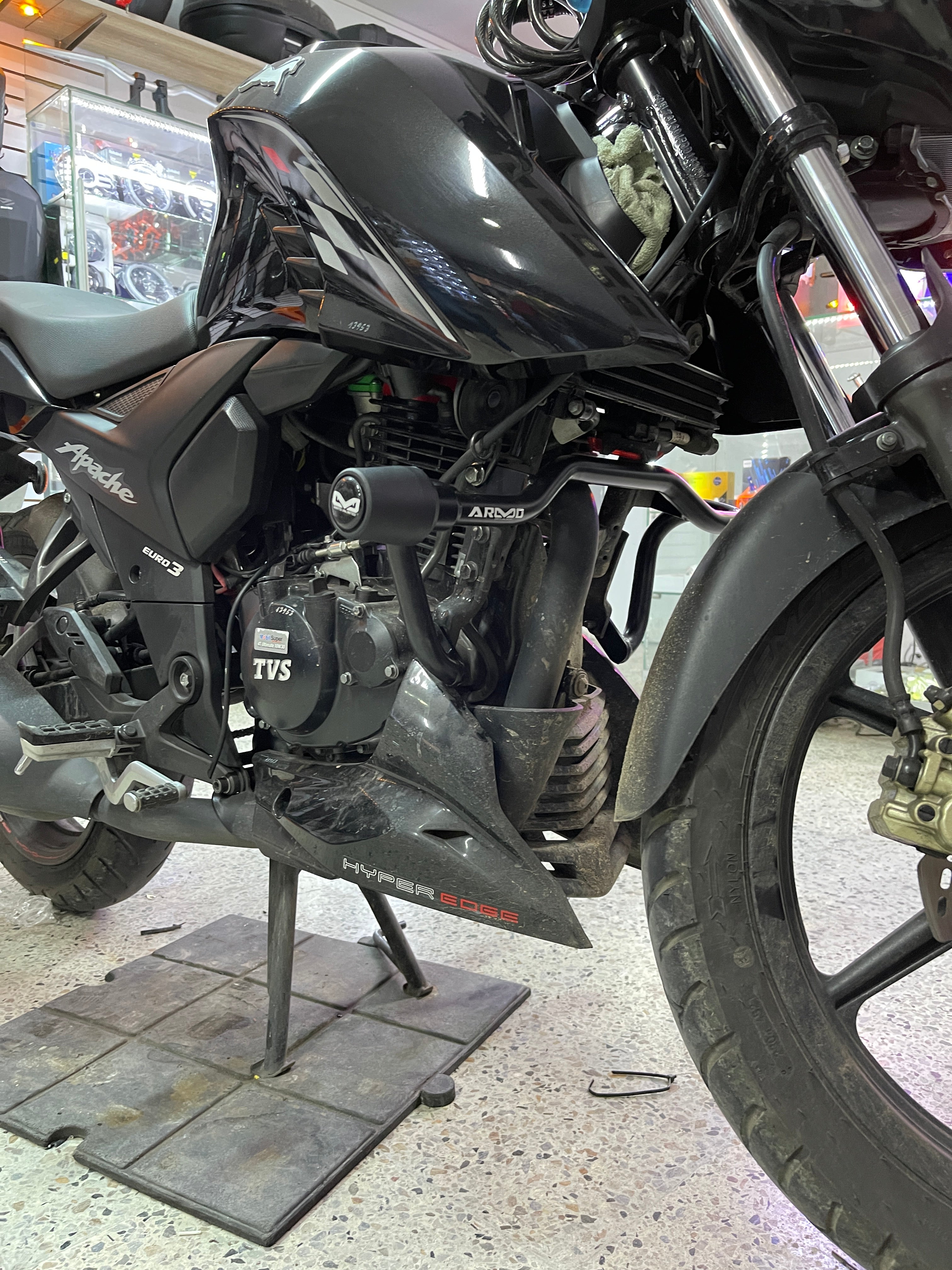 BARRA DE PROTECCIÓN CON SLIDER ARMO TVS APACHE 160/200 4V