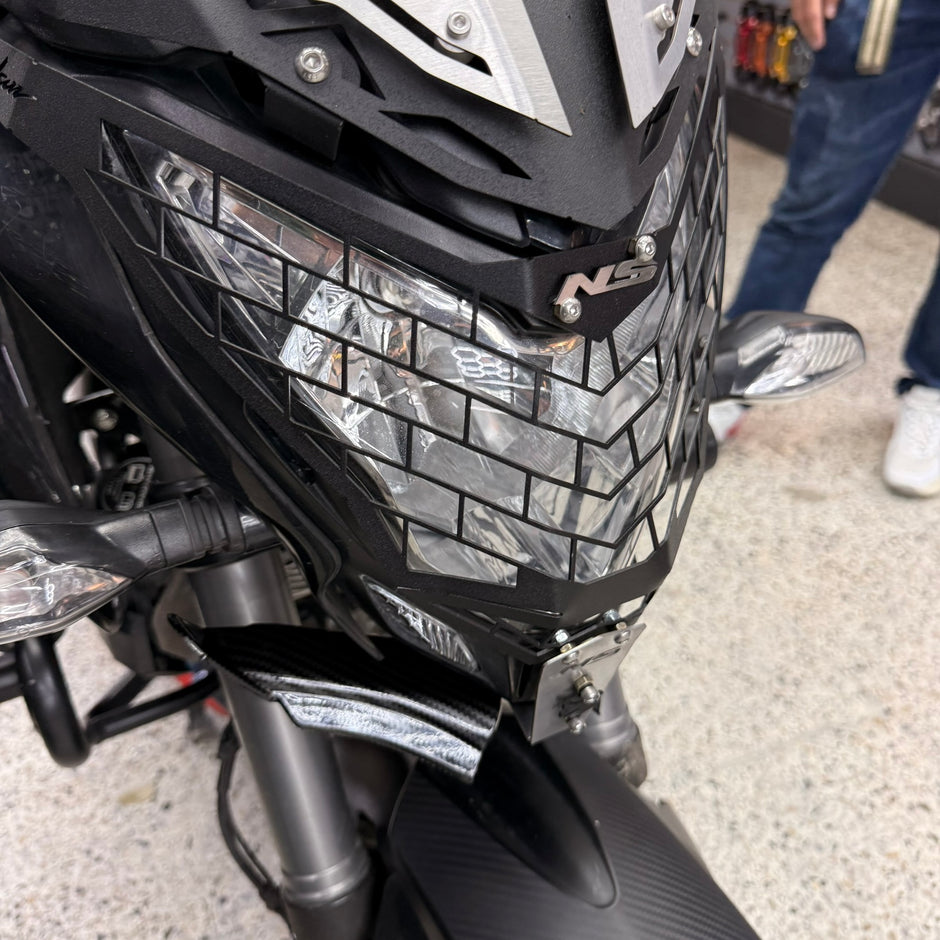 PROTECTOR DE FAROLA EN ACERO BAJAJ PULSAR NS 200 - 160 - 150 - 125 UG
