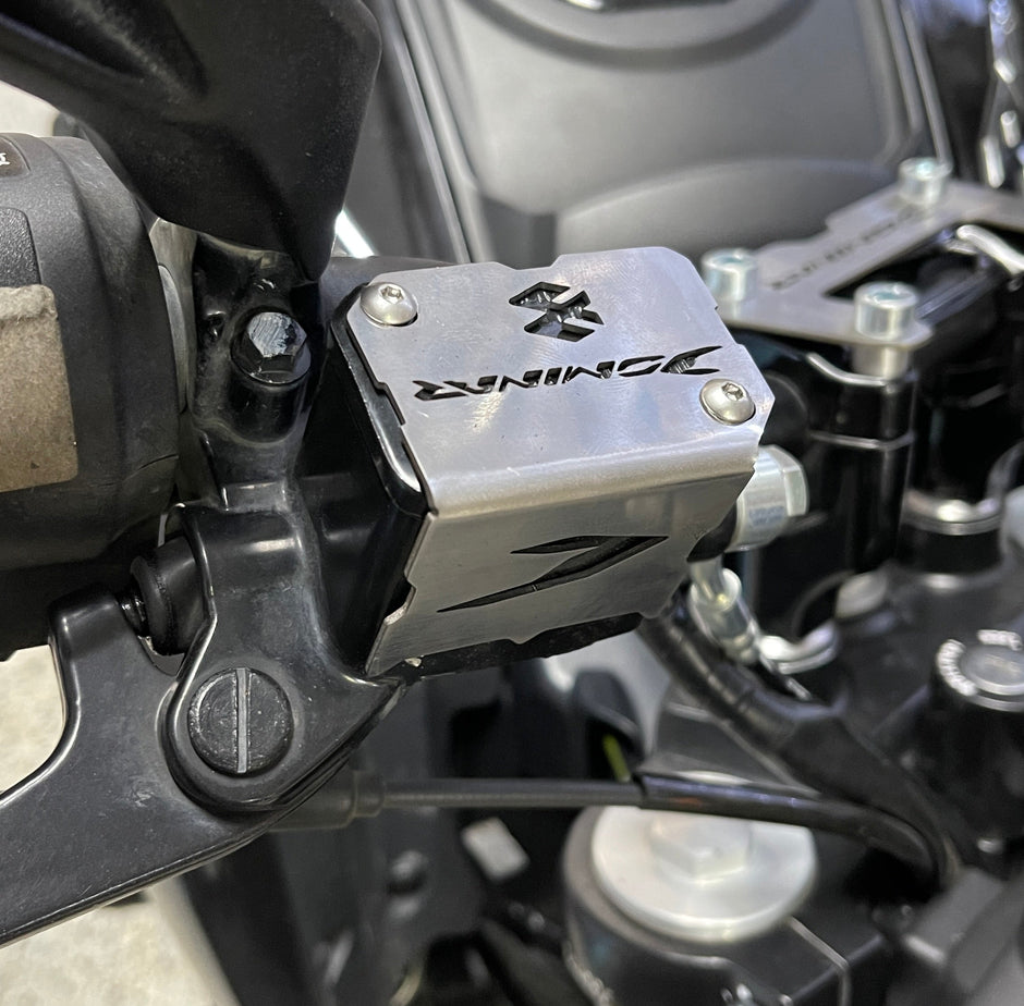PROTECTOR DE BOMBA O DEPOSITO DE LIQUIDO DE FRENO DELANTERO EN ACERO BAJAJ DOMINAR 250 - 400 UG