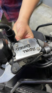 PROTECTOR DE BOMBA O DEPOSITO DE LIQUIDO DE FRENO DELANTERO EN ACERO ROYAL ENFIELD HIMALAYAN/SCRAM 411