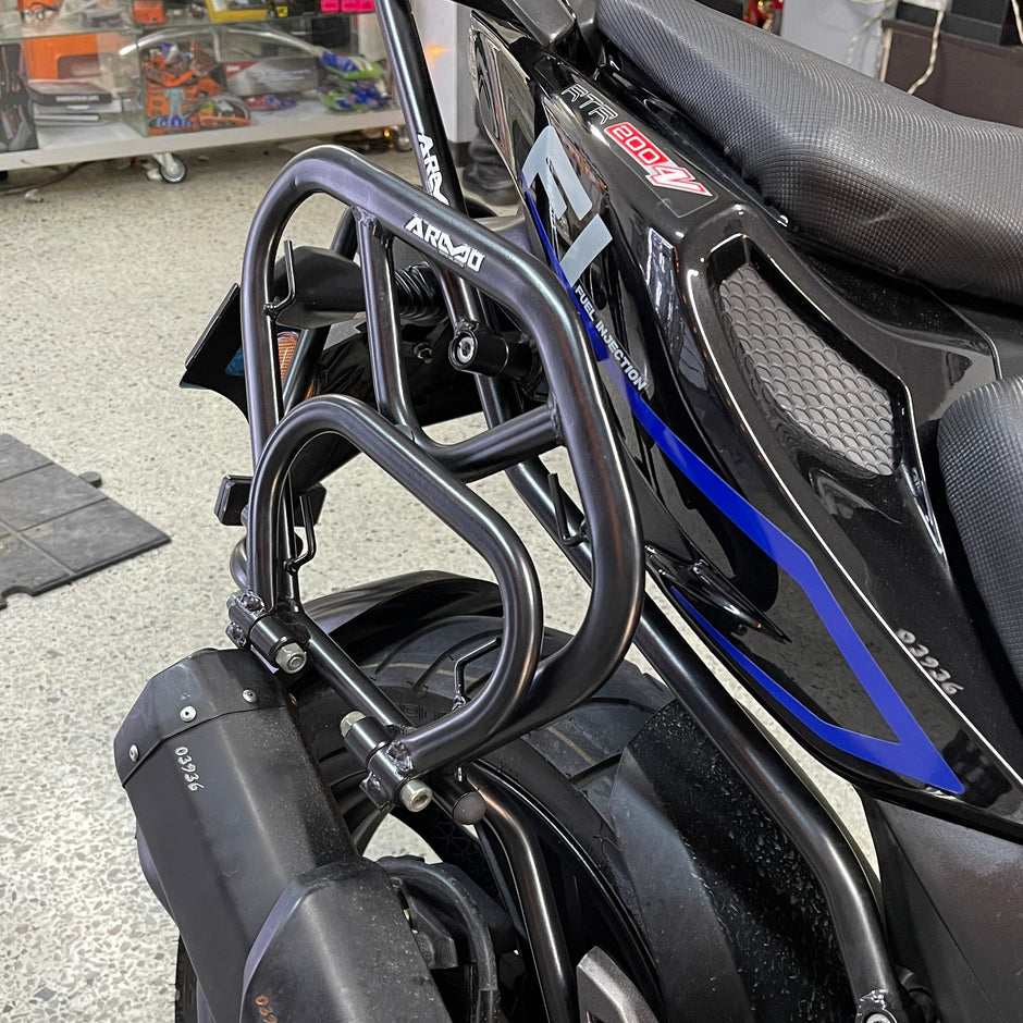PORTA ALFORJAS ARMO TVS APACHE 200