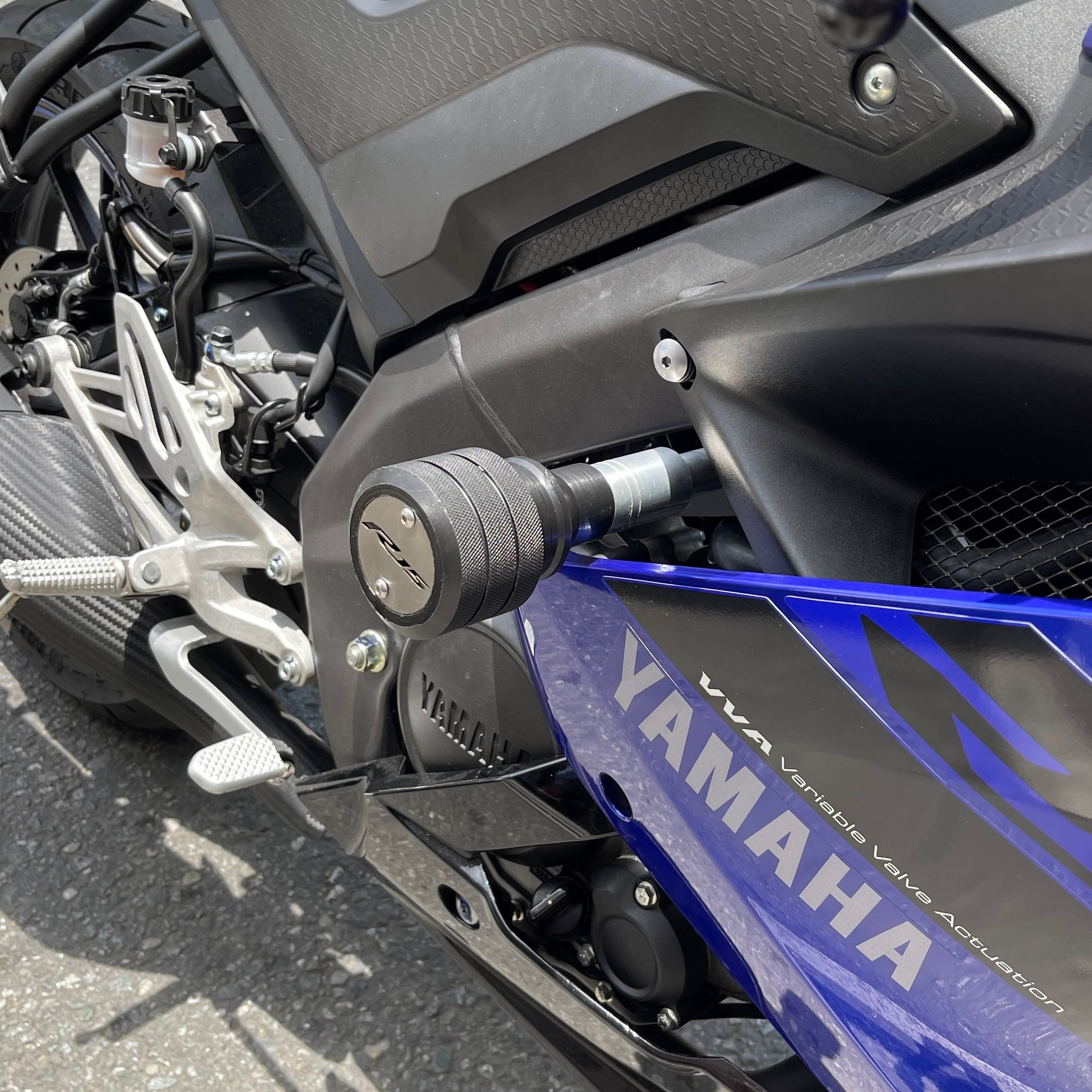 SLIDERS DE ALTO IMPACTO YAMAHA R-15 V3