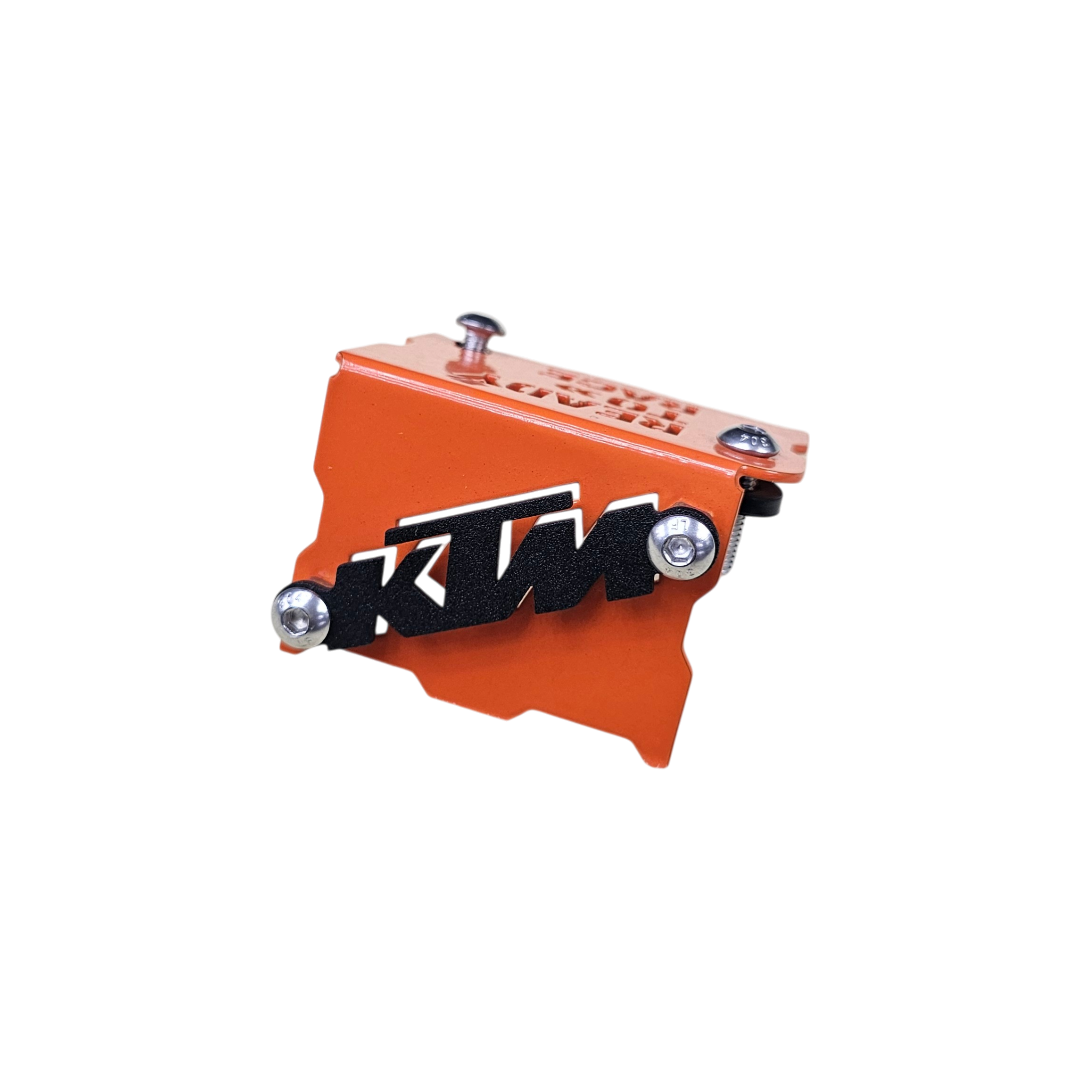 PROTECTOR DE BOMBA O DEPOSITO DE LIQUIDO DE FRENO DELANTERO EN ACERO KTM DUKE 200/390 G1 - KTM DUKE 200/250/390 NG