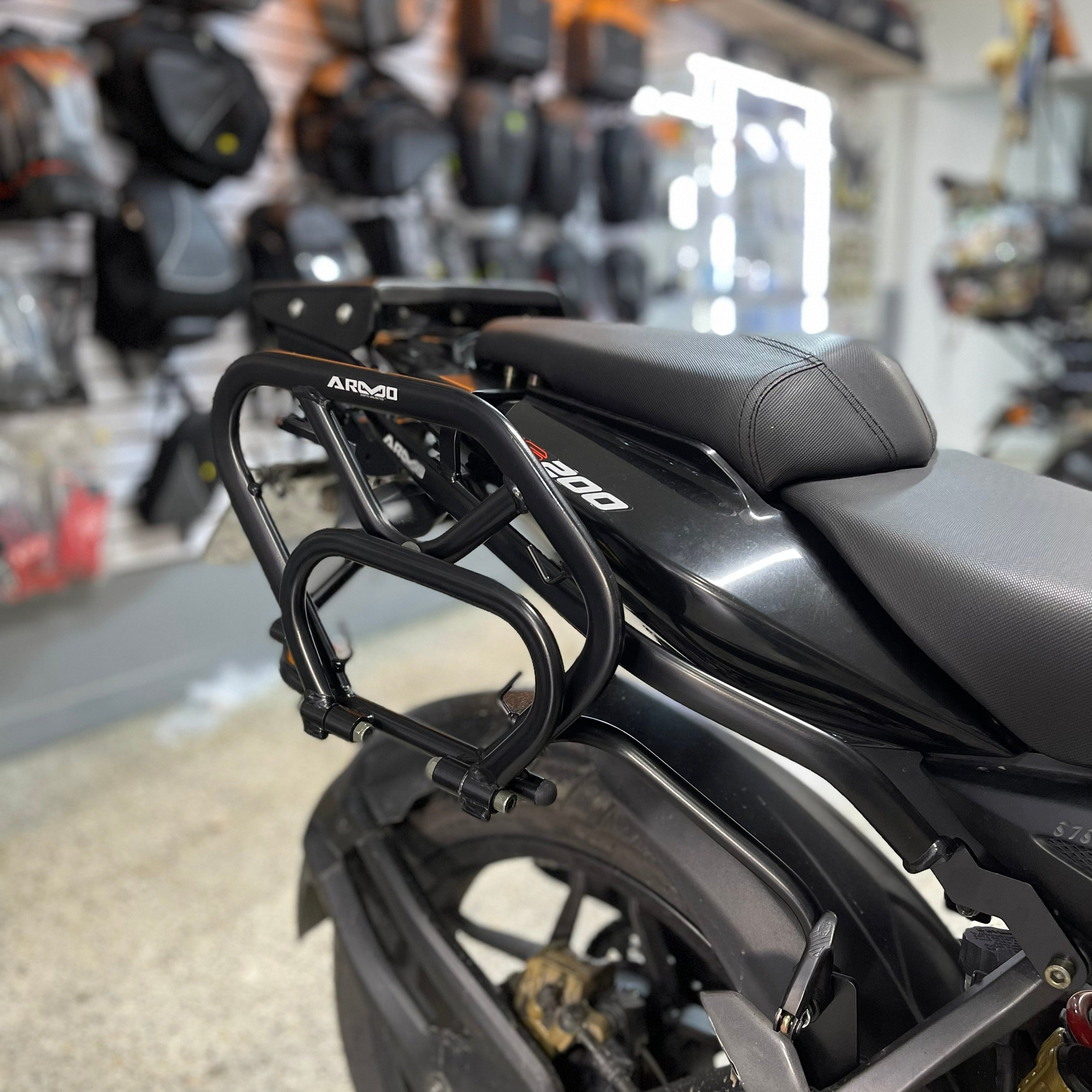PORTA ALFORJAS ARMO BAJAJ PULSAR NS 200 - 160 - 150 - 125 UG