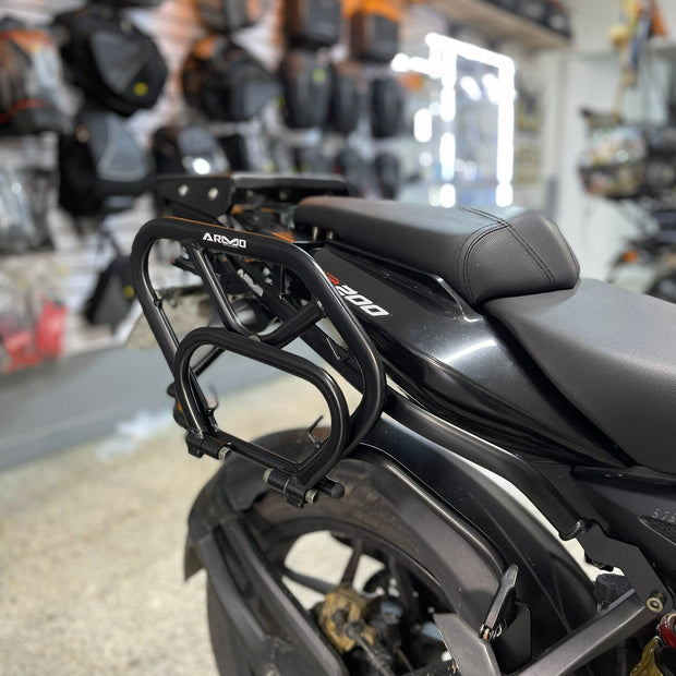 PORTA ALFORJAS ARMO BAJAJ PULSAR NS 200 - 160 - 150 - 125 UG