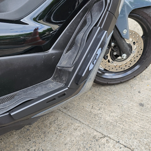 DEFENSAS CON SLIDERS FP FLOOR BOARD DELANTERO NMAX CONNECTED - NMAX V3