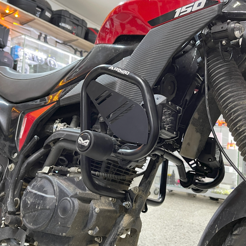 BARRA DE PROTECCIÓN CON SLIDER ARMO AKT TTR 2014/2024 - HONDA XR150 - HONDA XR190L ABS 2.0 - HONDA XRE 190 - SUZUKI DR 150 - VICTORY MRX 125 - MRX 150