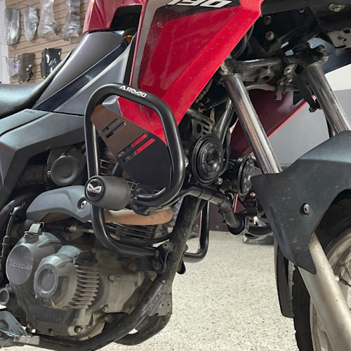BARRA DE PROTECCIÓN CON SLIDER ARMO AKT TTR 2014/2024 - HONDA XR150 - HONDA XR190L ABS 2.0 - HONDA XRE 190 - SUZUKI DR 150 - VICTORY MRX 125 - MRX 150