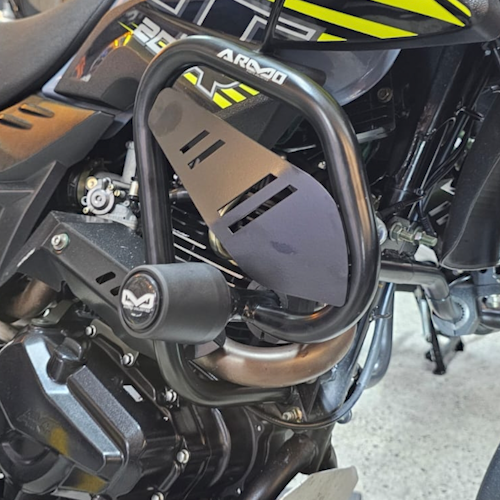 BARRA DE PROTECCIÓN CON SLIDER ARMO AKT TTR 2014/2024 - HONDA XR150 - HONDA XR190L ABS 2.0 - HONDA XRE 190 - SUZUKI DR 150 - VICTORY MRX 125 - MRX 150