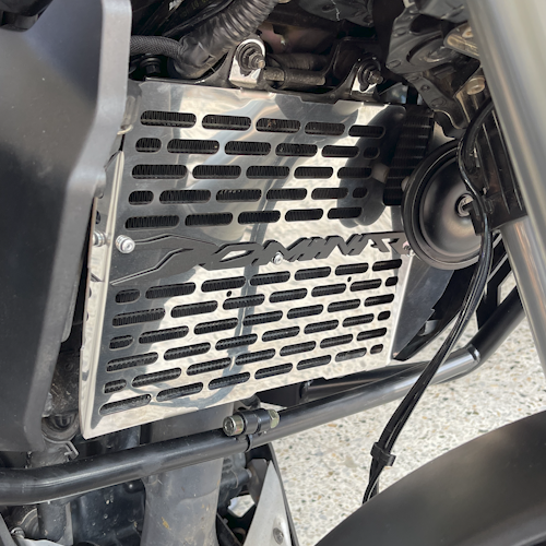 PROTECTOR DE RADIADOR EN ACERO BAJAJ DOMINAR UG