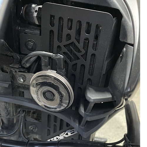 PROTECTOR DE RADIADOR EN ACERO SUZUKI GIXXER 250 FI - GIXXER 250 SF