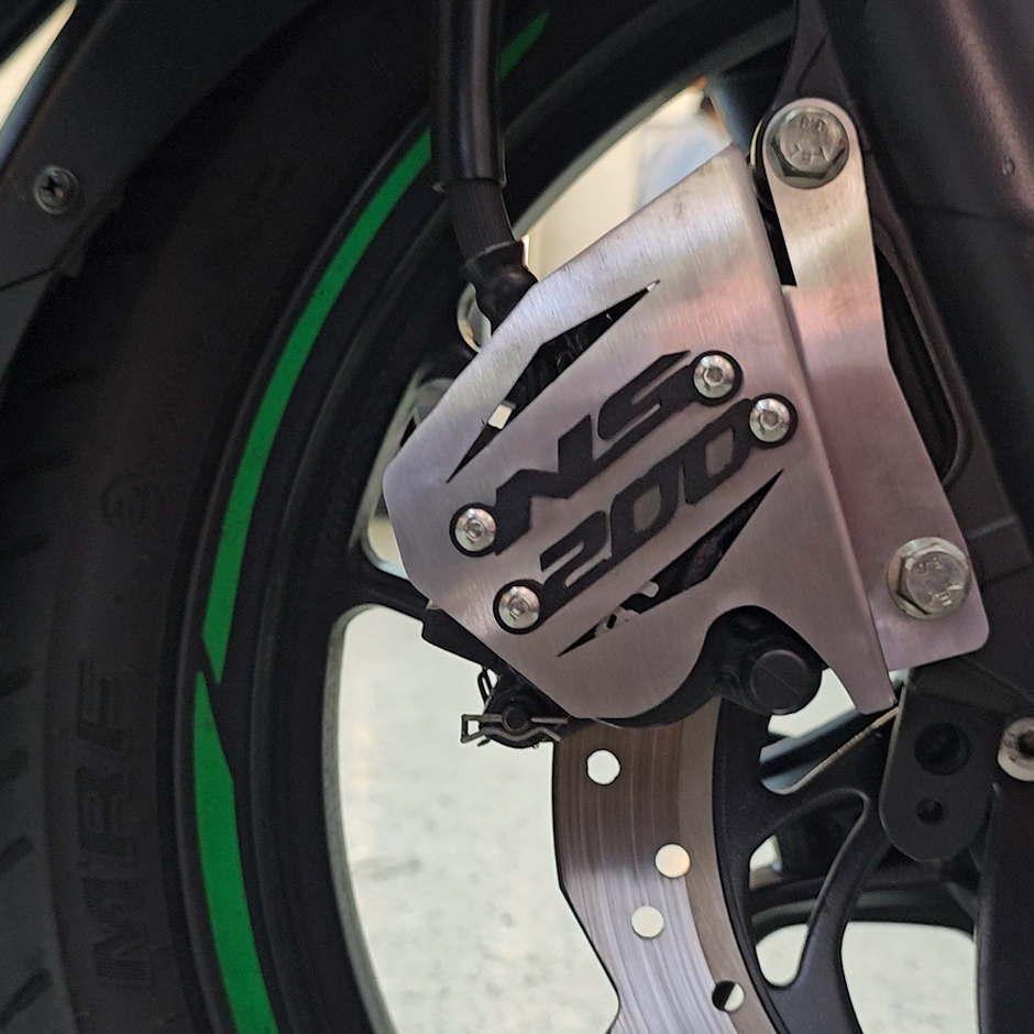 PROTECTOR DE CALIPER EN ACERO BAJAJ PULSAR NS 200