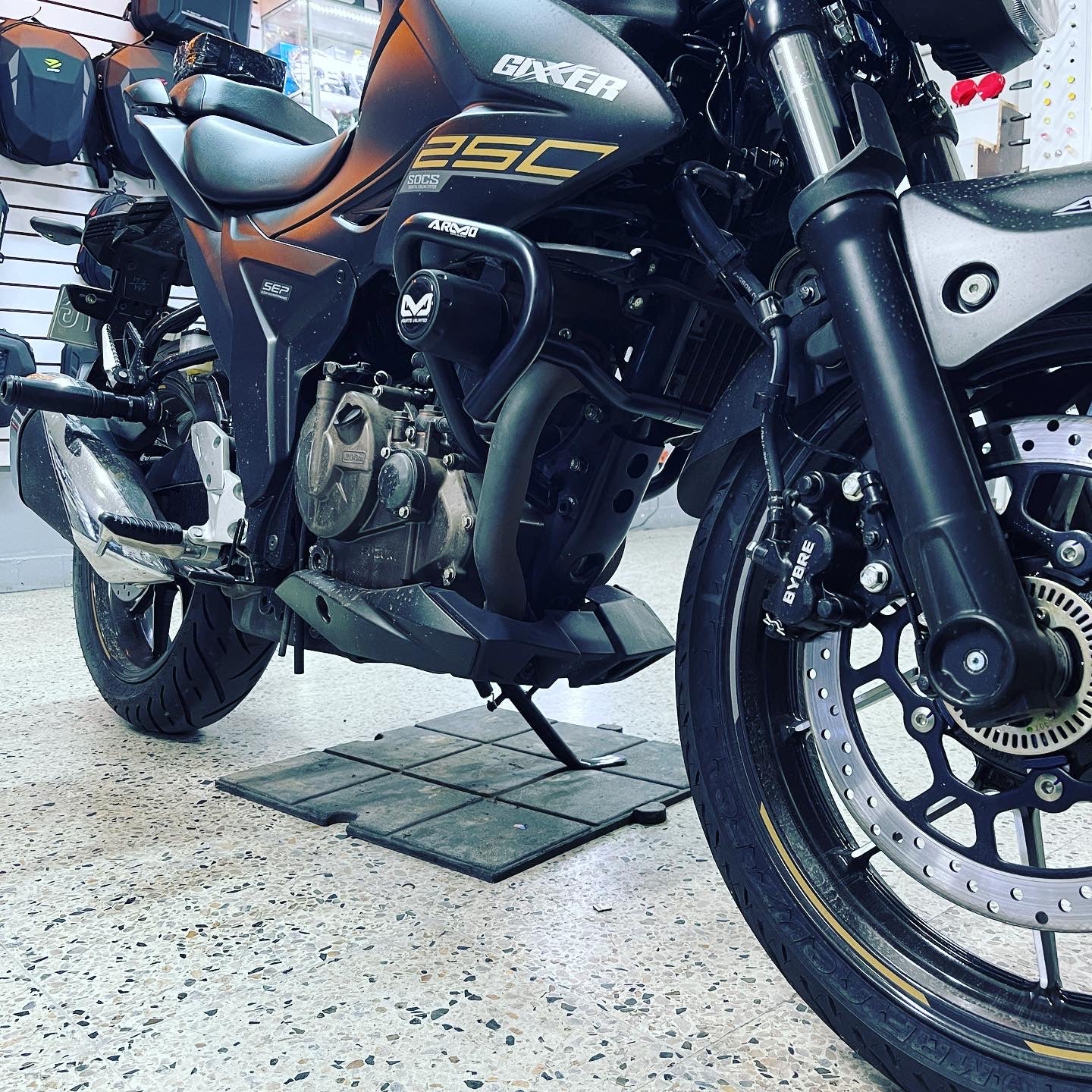 BARRA DE PROTECCIÓN CON SLIDER ARMO GIXXER 250 FI