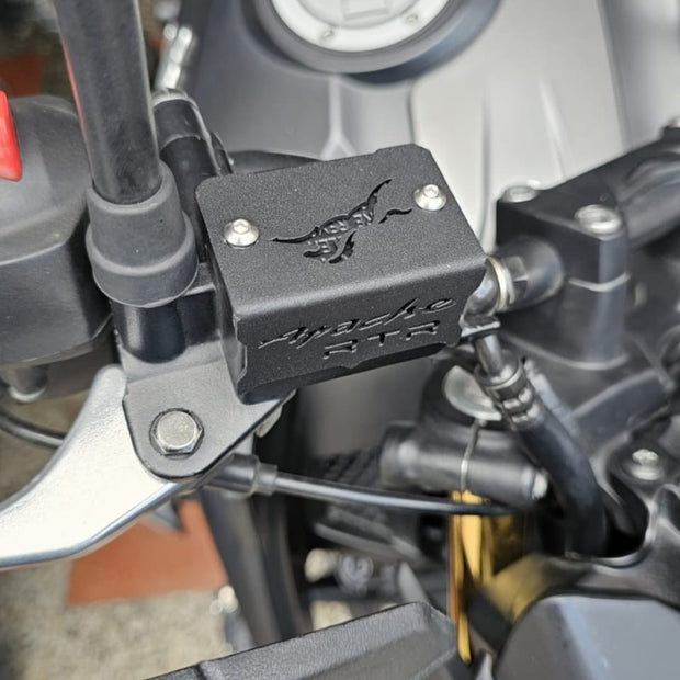 PROTECTOR DE BOMBA O DEPOSITO DE LIQUIDO DE FRENO DELANTERO EN ACERO TVS APACHE 160/180 2V - TVS APACHE 160/200 4V