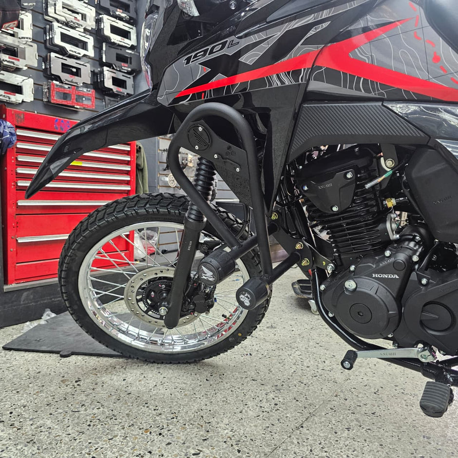 BARRA PROTECCIÓN CON SLIDER CARBONO SIX HONDA XR190L ABS 2.0