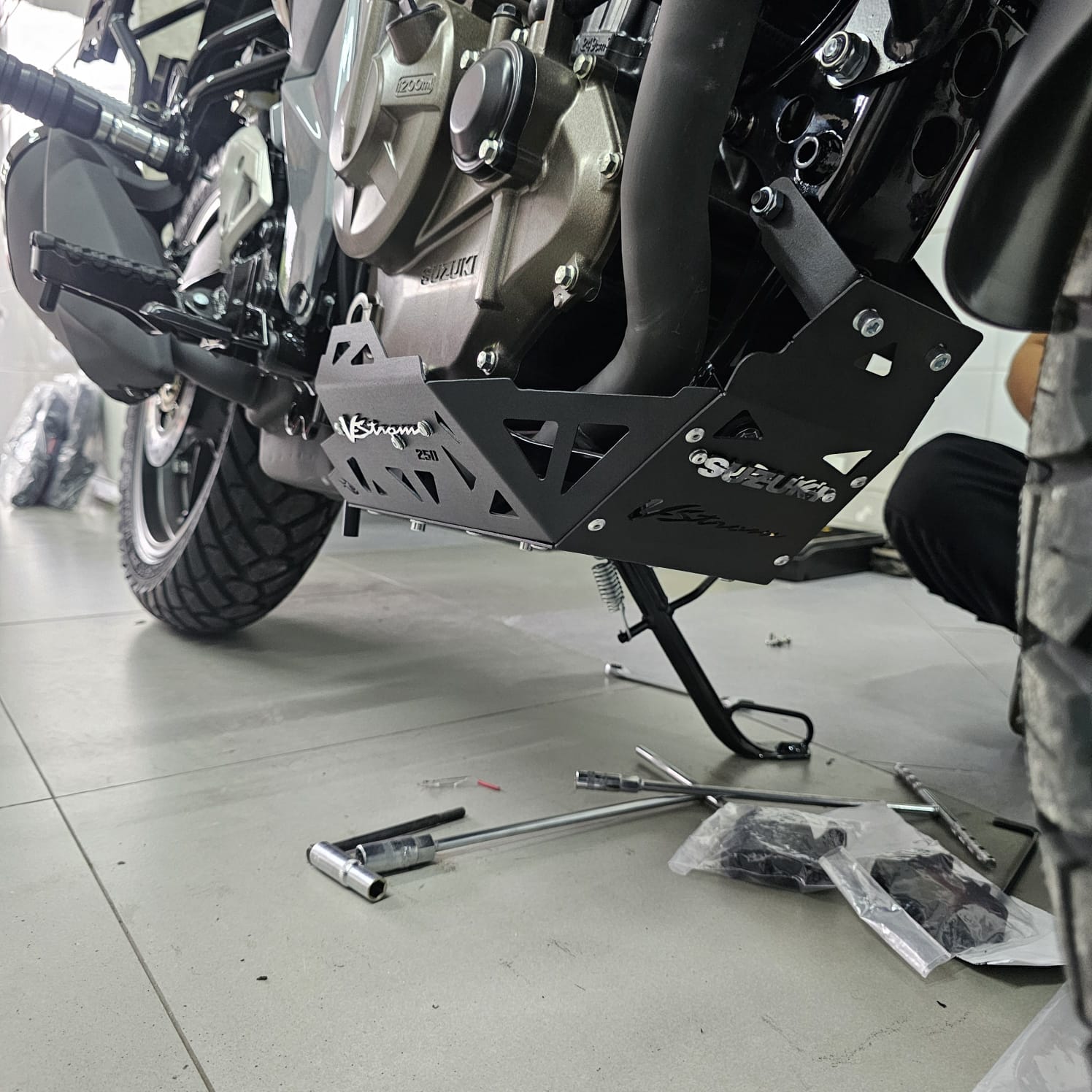 PROTECTOR DE MOTOR PECHERA SUZUKI VSTROM 250 SX