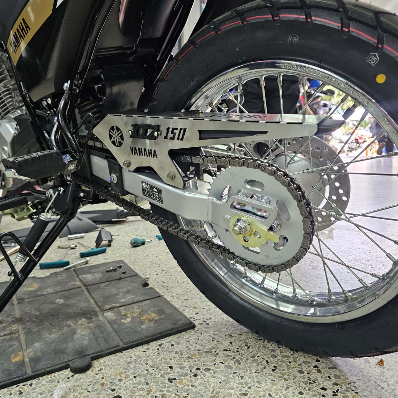 GUARDA CADENA EN ACERO YAMAHA XTZ 150