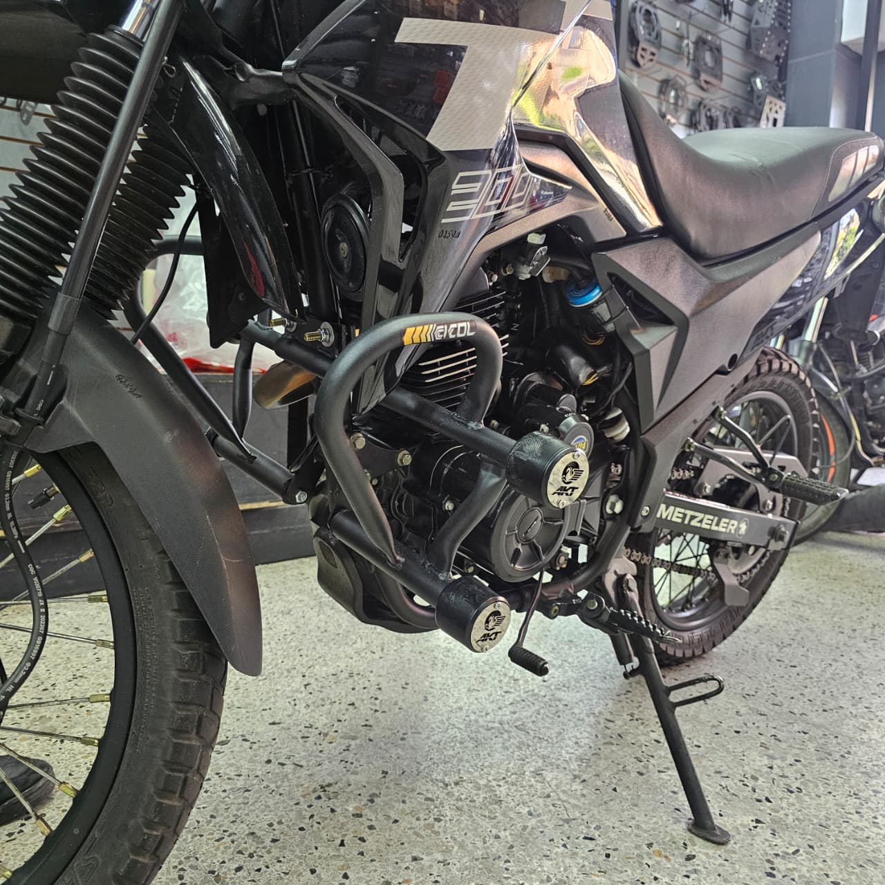 BARRA DE PROTECCIÓN CON SLIDER CICOL AKT TTR 2014/2024 - TTR 2025