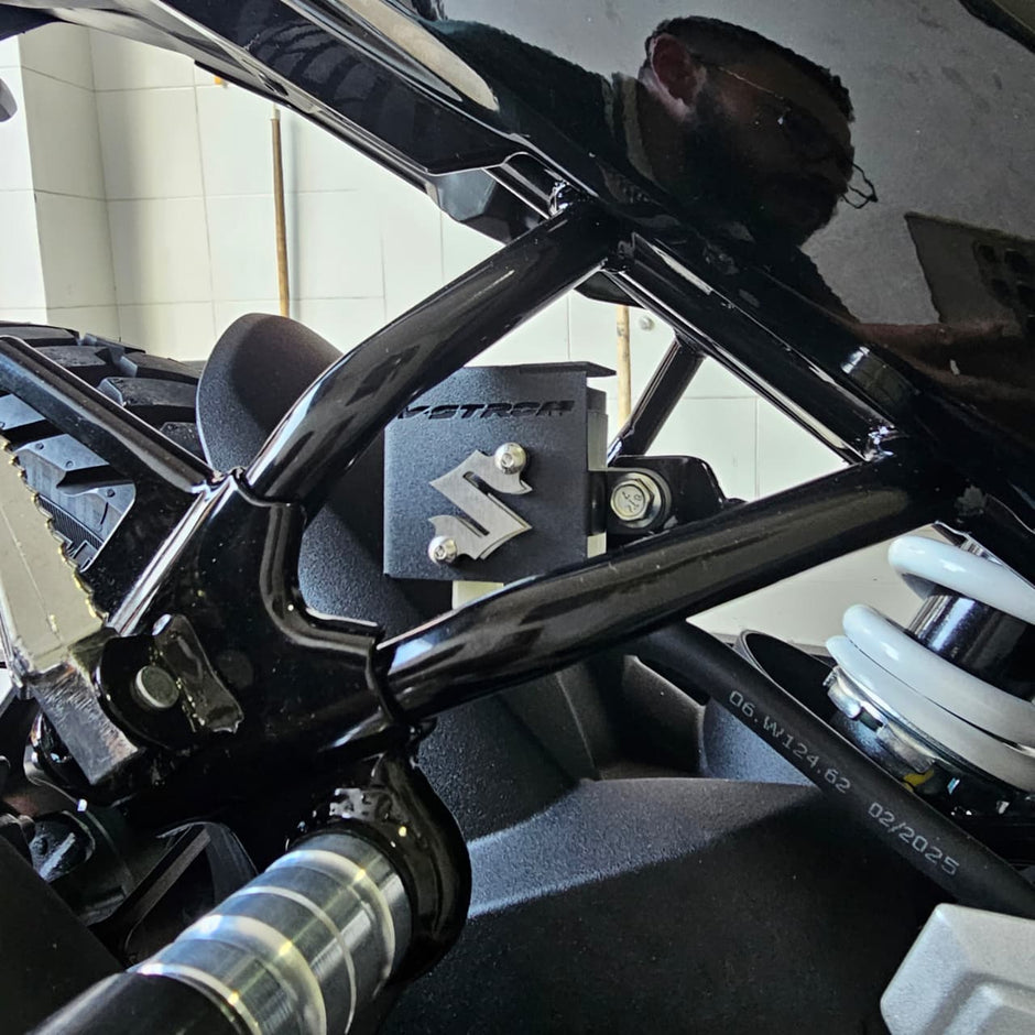 PROTECTOR DE BOMBA O DEPOSITO DE LIQUIDO DE FRENO TRASERO EN ACERO SUZUKI VSTROM 250 SX