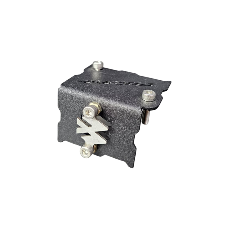 PROTECTOR DE BOMBA O DEPOSITO DE LIQUIDO DE FRENO DELANTERO EN ACERO BAJAJ DISCOVER 125 ST - DISCOVER 150 ST