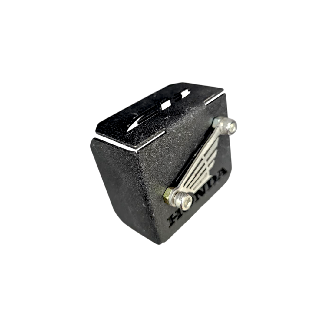 PROTECTOR DE BOMBA O DEPOSITO DE LIQUIDO DE FRENO TRASERO EN ACERO HONDA CB190R 2.0 2025 - HONDA CB300F