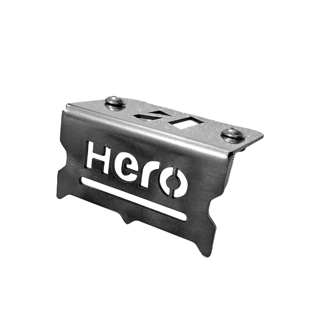 PROTECTOR DE BOMBA O DEPOSITO DE LIQUIDO DE FRENO DELANTERO EN ACERO HERO UNIVERSAL