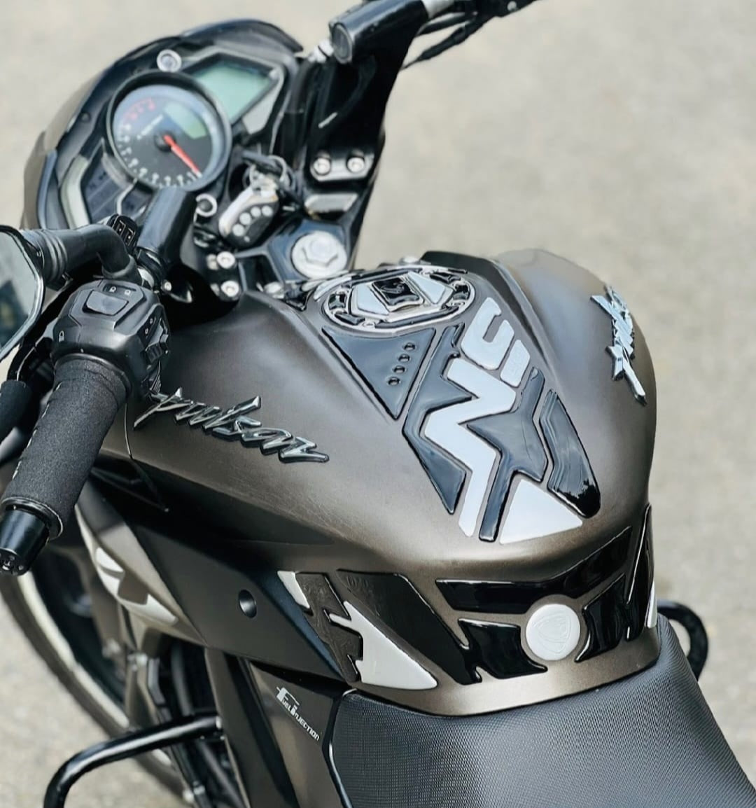 STOMPGRIPS - PROTECTORES DE TANQUE LUXUS PROTECT BAJAJ PULSAR NS400Z - PULSAR NS 200 - 160 - 150 - 125 UG